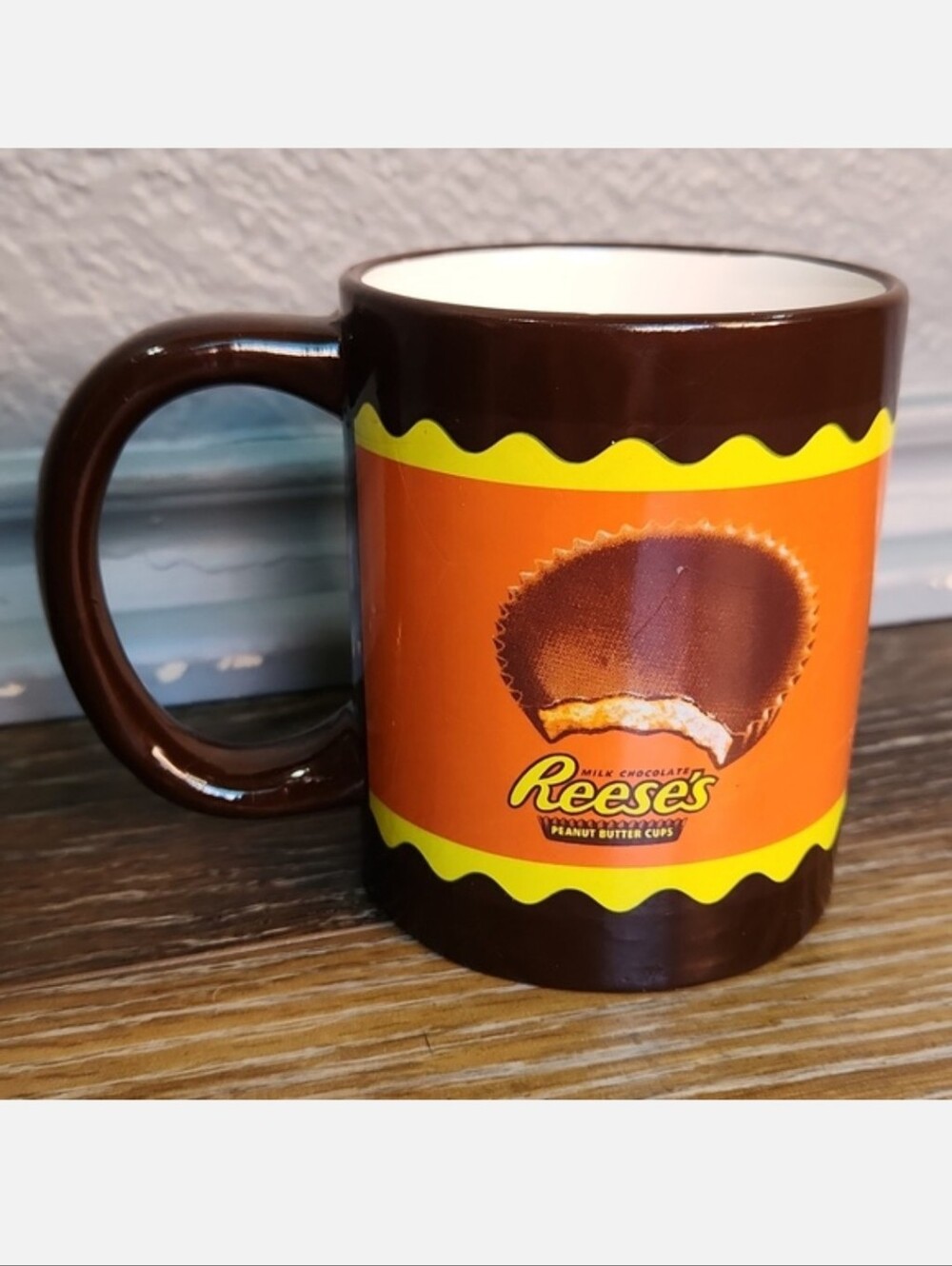NWOT Reese's Peanut Butter Cups Mug Brown Orange Yellow Waves
